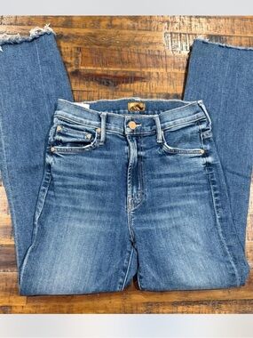 Mother the insider crop step fray Jean